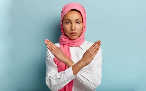 خمسة لا يجوز دفع الزكاة إليهم