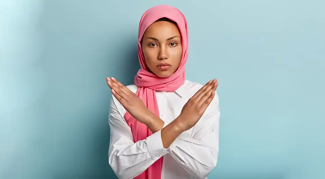 خمسة لا يجوز دفع الزكاة إليهم